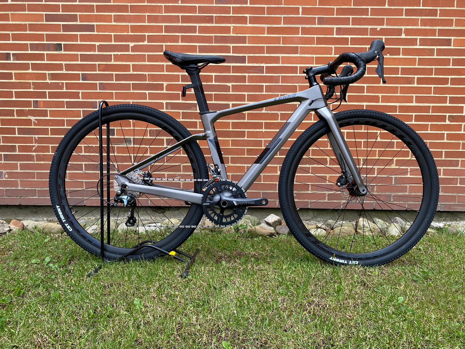 BICICLETA GRAVEL - COLOR GRIS